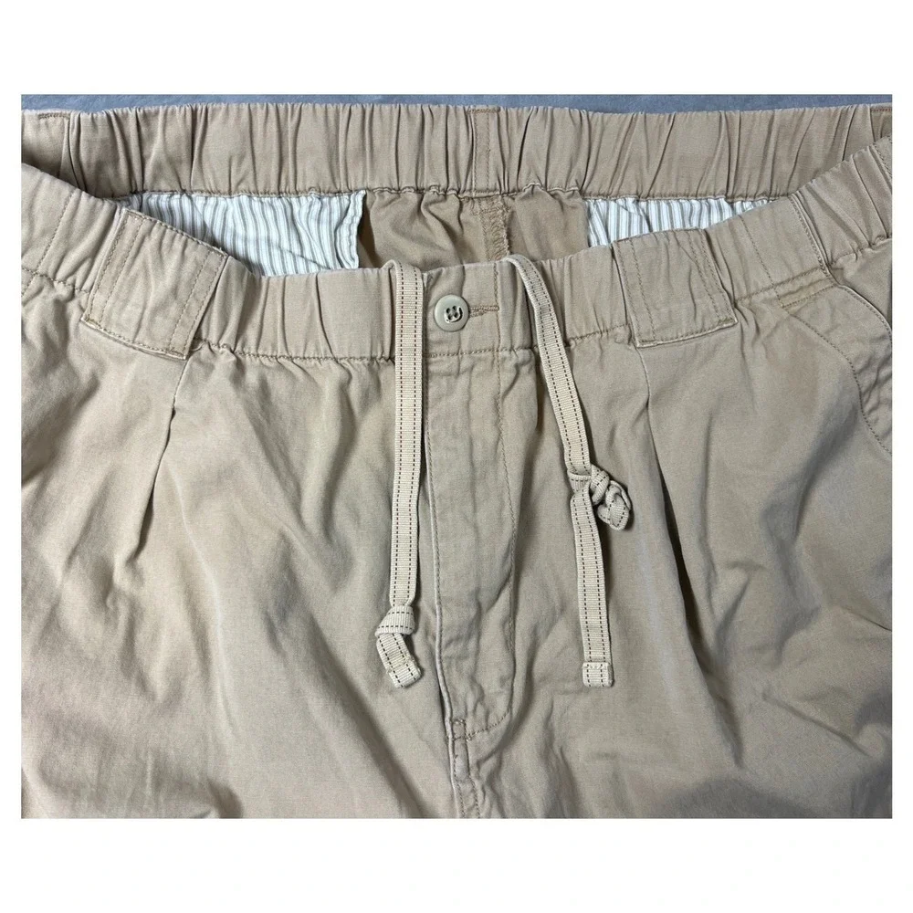 Tommy Bahama Relax Mens XL Khaki Tan Cotton Pleated Cargo Shorts Elastic Waist